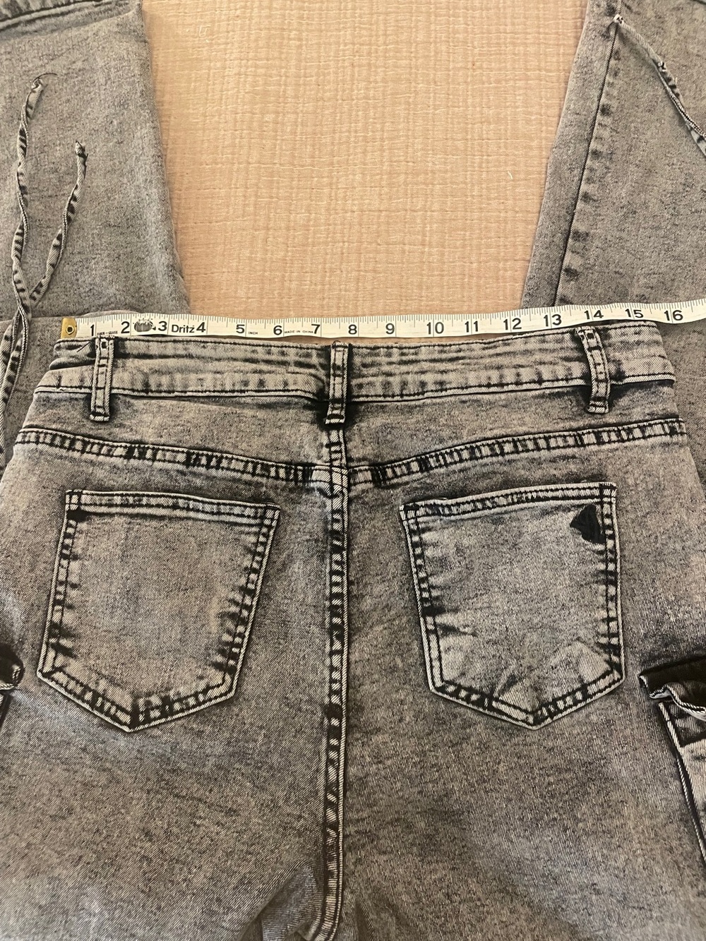 V.I.P. Jeans Black Acid Wash High Waisted‎ Flare Leg Cargo Jeans Size 13 31 - Picture 4 of 11
